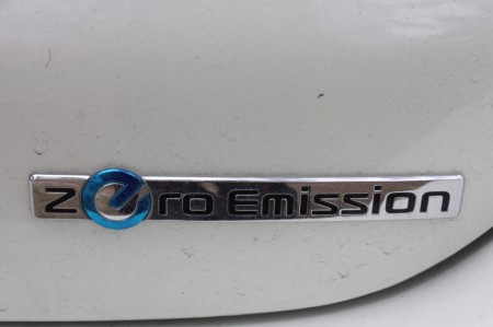 Nissan Leaf zero emission Logo