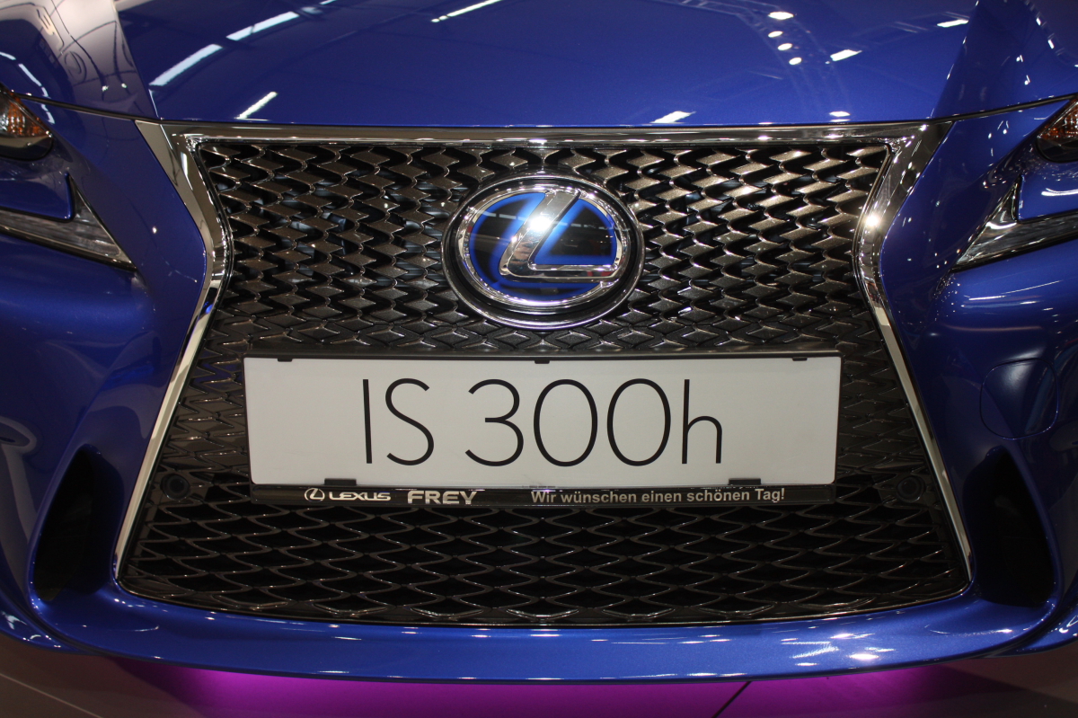Vienna Autoshow 2014 Lexus IS 300h