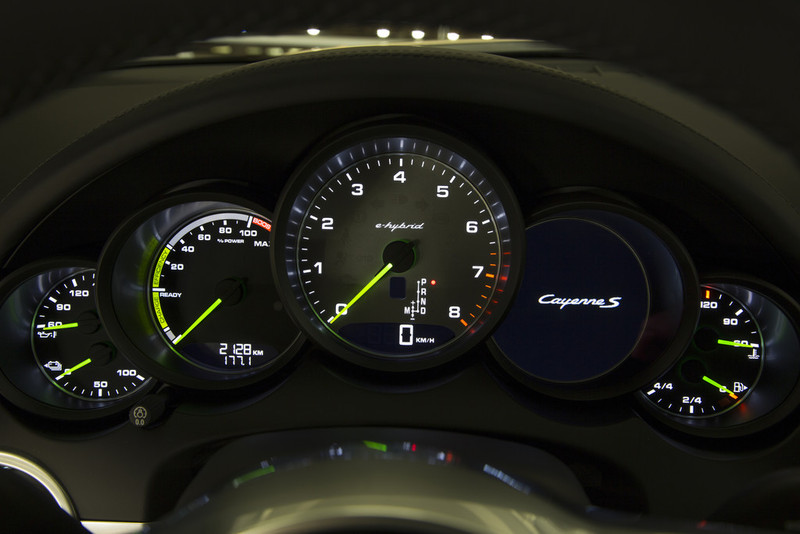 Porsche Cayenne S E-Hybrid Cockpit